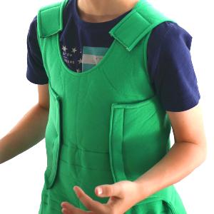La veste leste fournit  l'enfant /  la personne des informations proprioceptives lui permettant ainsi de prendre davantage conscience de la position de son corps dans l'espace